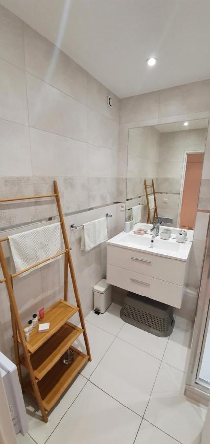 Le Lodge, T2 Classe 3 Etoiles Avec Jardin, Parking, Piscine & Mer A 2 Pas مينتون المظهر الخارجي الصورة